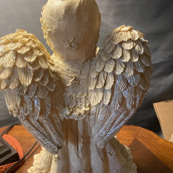 ANGEL WITH LITTLE DOLL & SCROLL - Picture 4 of 7